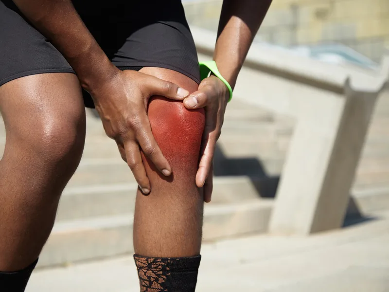 Camel City Chiropractic treating knee pain in Hudsonville